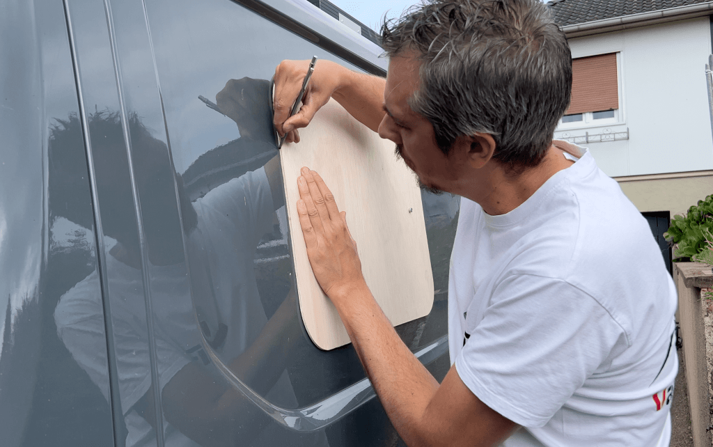 Traçage découpe baie projetable Carbest RW Van